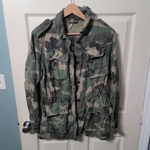 FREE PEOPLE Womens Medium NOT YOUR BROTHERS‎ Faded Camo Camouflage Jacket EUC